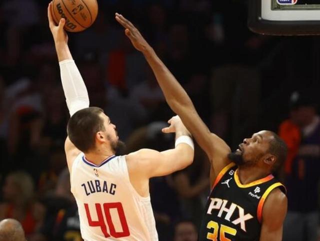 记者：快船不愿交易祖巴茨，此前追求杜兰特可能只是个烟雾弹