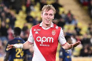 开云体育-赖特：比雷斯现在本该在阿森纳踢前锋，但我为他离开&amp;成功而高兴