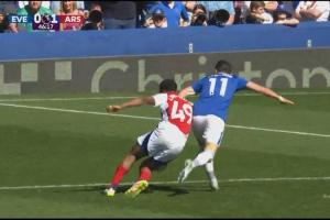 网页版登录入口-英超官方解释阿森纳被判争议点球：接触在禁区内，并且足以判点