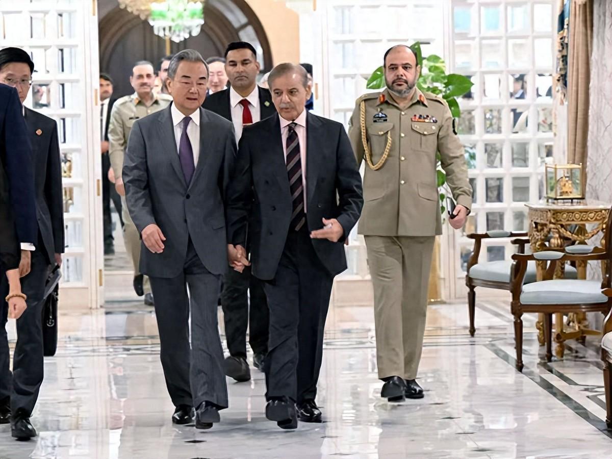 体育视频直播-紧牵王毅外长的手，巴铁承认中美策略有所调整，希望中方能多理解