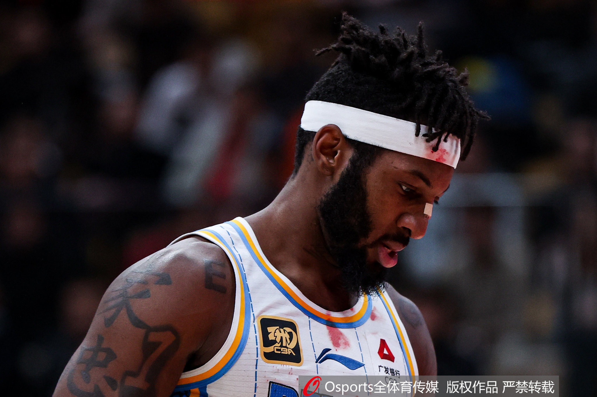 媒体人：本场末节单外援押宝杰曼不明智 身材劣势攻防都被针对